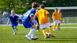 آموزش فوتبال به کودکان | آموزش فوتبال | ورزش ( افزایش مهارت دریبل زدن )