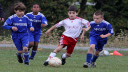آموزش فوتبال به کودکان | آموزش فوتبال | ورزش ( دریبل زدن و پاس کاری )