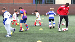 آموزش فوتبال به کودکان|آموزش تکنیک فوتبال|آموزش فوتبال( تمرین عبور از موانع )