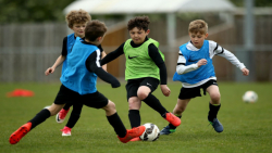آموزش فوتبال به کودکان|آموزش تکنیک فوتبال|آموزش فوتبال(دروازه بانی کودک)