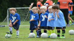 آموزش فوتبال به کودکان|آموزش فوتبال|تکنیک فوتبال( دریبل زدن یار حریف )