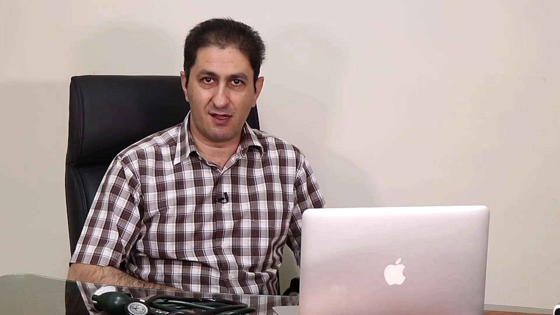 دکتر ابراهیم حاجی زاده متخصص قلب و عروق کامپوزیت ونیر