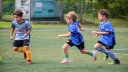 آموزش فوتبال به کودکان|آموزش تکنیک فوتبال|فوتبال کودکان(تمرین روپایی زدن)