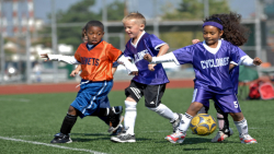 آموزش فوتبال به کودکان|آموزش تکنیک فوتبال|فوتبال کودکان(تمرینات سرعتی)