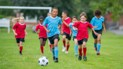 آموزش فوتبال به کودکان|آموزش فوتبال|آموزش تکنیک فوتبال(مهارت دریبل و شوت زدن)