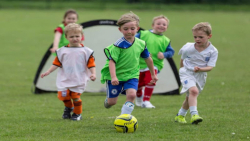 آموزش فوتبال به کودکان|آموزش تکنیک فوتبال|فوتبال کودکان(آموزش پاس کاری هوایی)