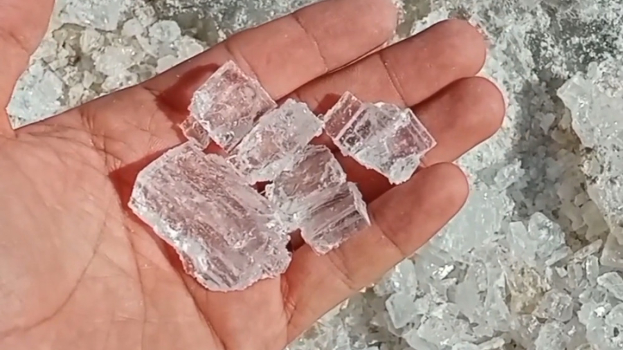 این سنگ نمک چطوری ایجاد میشه؟