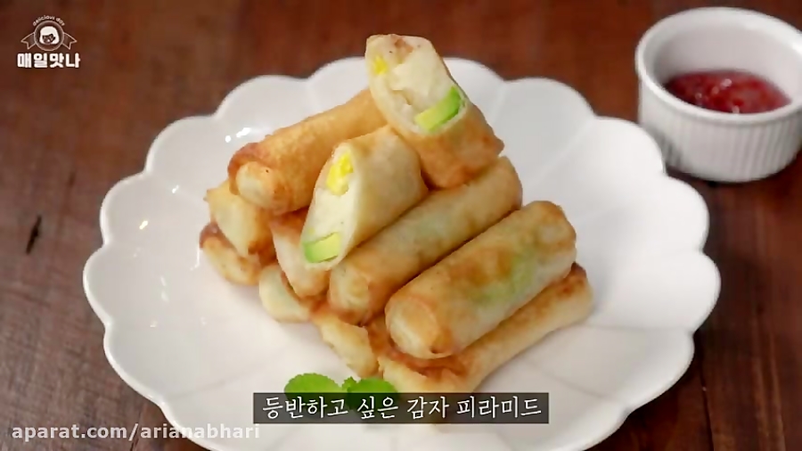 طرز تهیه رولت سیب زمینی با سس گوجه