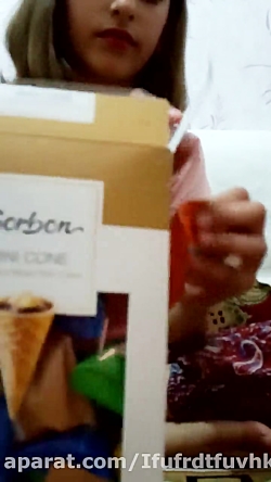 صبا فود (خوردن شکلات خوشمزه)