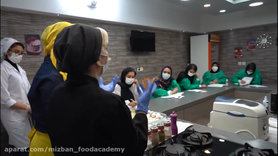 دوره آشپزی میزبان/آموزش آشپزی حرفه ای در آموزشگاه آشپزی میزبان