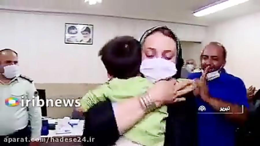 فیلم لحظه دیدار پسر ربوده شده تبریزی با مادرش زمان135ثانیه