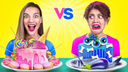 چالش خوردن یک رنگ غذا  صورتی و...