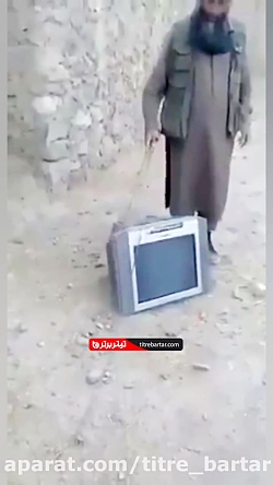 طالبان برای رضای خدا یک تلویزیون را منهدم کرد