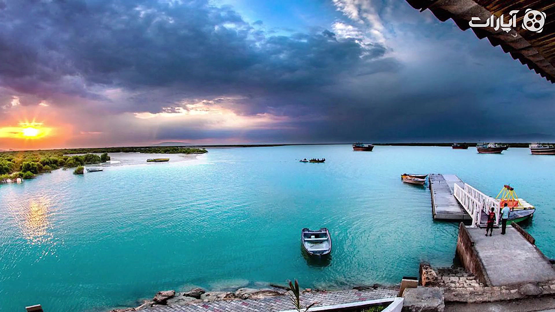 پوستر کوچک