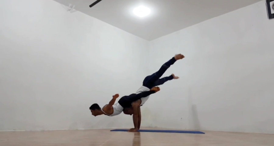 یوگا استاد میرزاجانی، حسین رحیمی