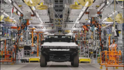 خط تولید GMC Hummer EV مدل 2022