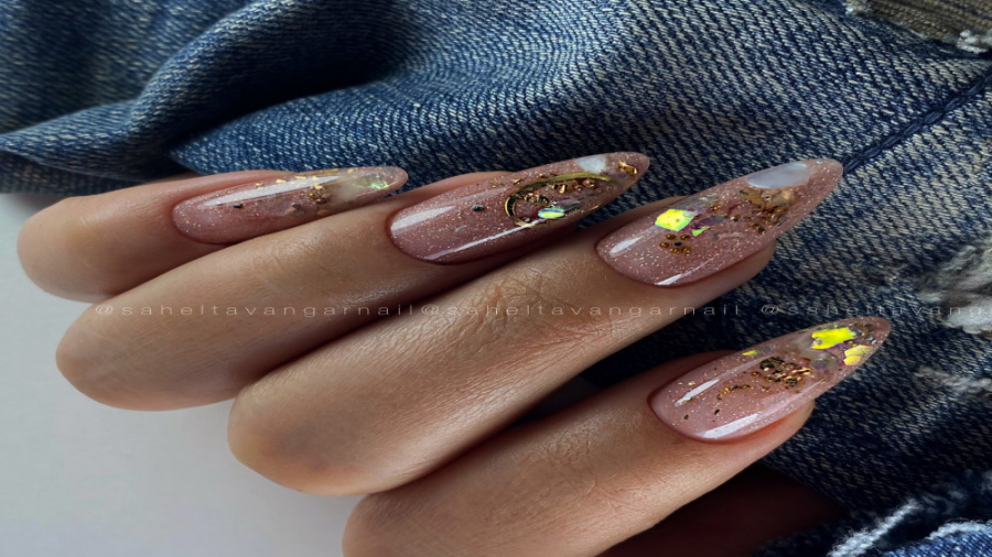 كاشت ناخن با قالب