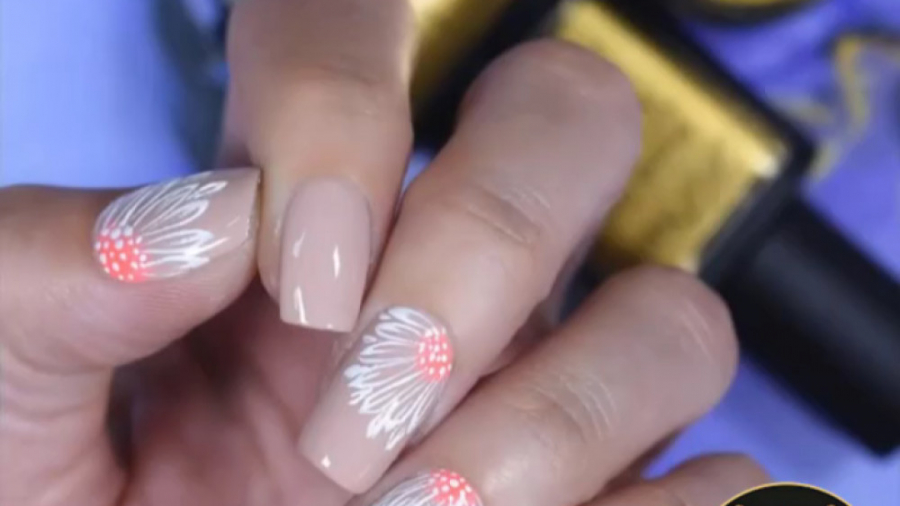 ایده و آموزش طراحی تابستانی ناخن طرح گل