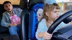 ایوا مامان باباش میشه