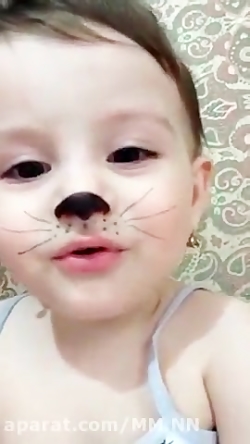 دختر بچه ی بامزه