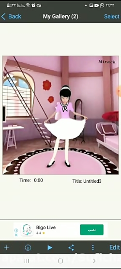 ادیت مرینت در لباس مدرسه