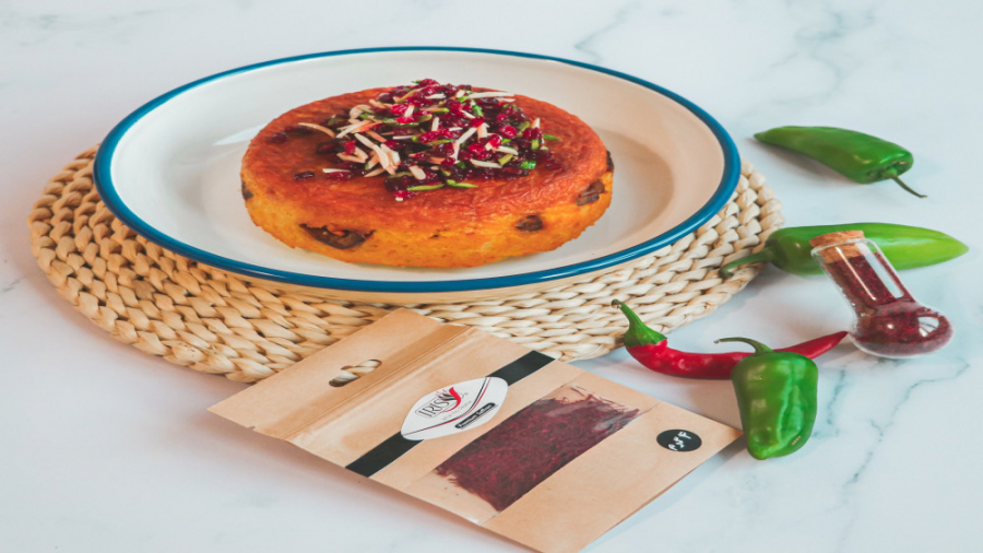 "طرز تهیه ته چین مرغ و بادمجان"  با زعفران ناب و خوش عطر و طعم آیریس