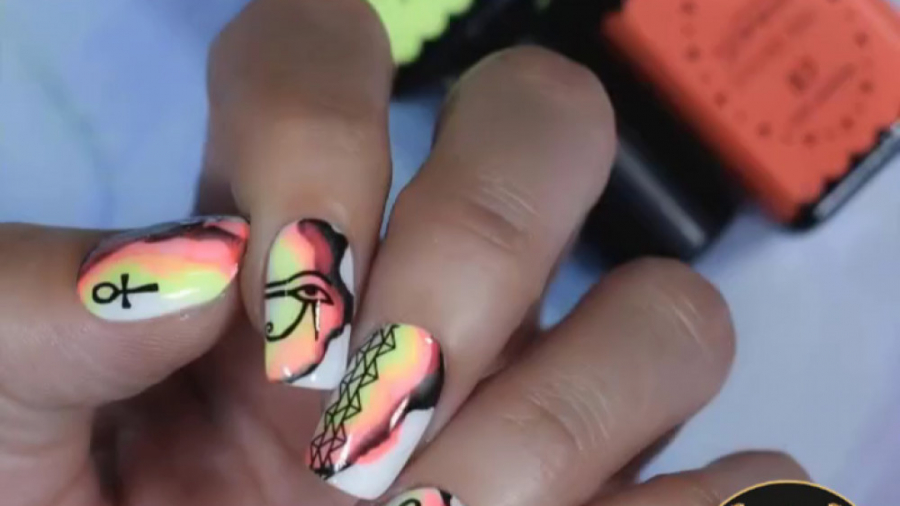 ایده و آموزش طراحی و کاشت انتزاعی با استیکر و لنز ناخن