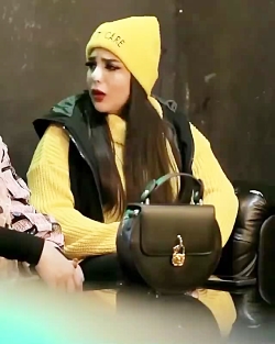 دختر پول پرست