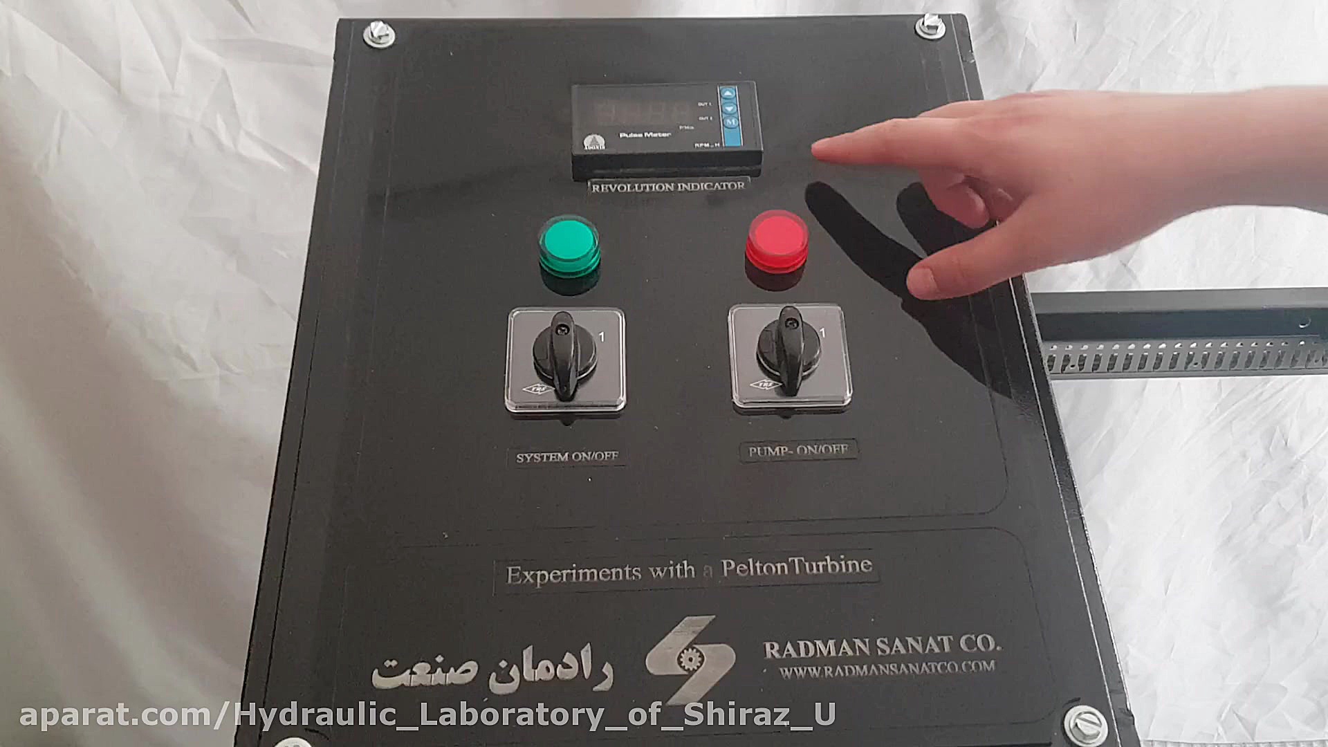 آزمایش بررسی عملکرد توربین پیلتون کربوکسی تراپی