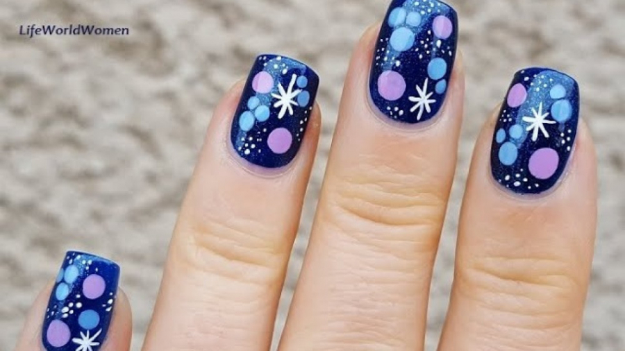 آموزش دیزاین ناخن :: طراحی ناخن های آبی تیره درخشان