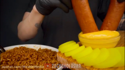 چالش خوردن اسمر فود نودل و سیب...