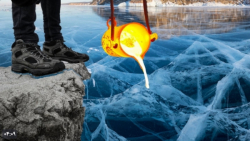 ریختن مواد مذاب روی اب یخ در دریاچه ؟؟خفن ترین ازمایش؟گدازه روی یخ!