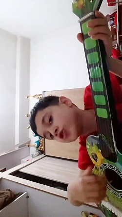آموزش زدن گیتار