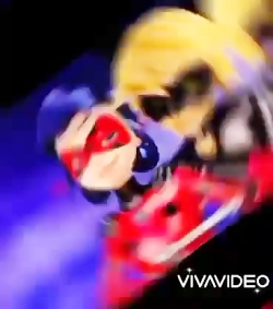 دختر کفشدوزکی و گربه سیاه