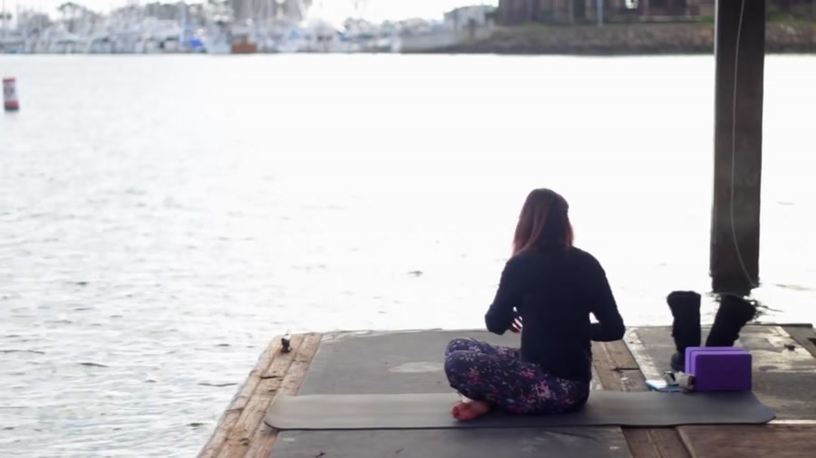 چالش 30 روزه یوگا برای مبتدیان در خانه (20 دقیقه) روز پانزدهم