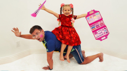 دیانا با پدر بازی میکند بانوان...