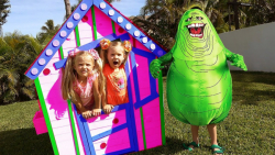 دیانا و لرا در حال فروش کوکی ب...