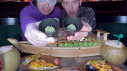 چالش آتشین با پیتزا و برگر سوش...