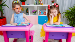 ایوا  شاگرد تنبل کلاس