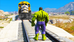 هالک در برار قطار ، بازی GTA 5...