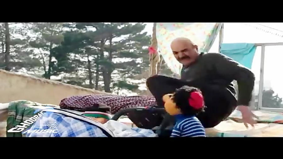 صحنه خرابكاری بچه ننه در فیلم كلاه قرمزی و بچه ننه زمان56ثانیه