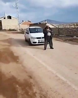 خنده بازی با گوشی موبایل