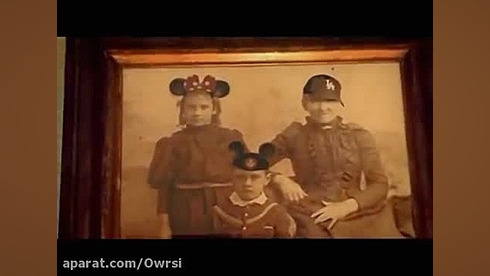 بنکسی Banksy - فیلم خروج از مغازه کادوفروشی زمان178ثانیه