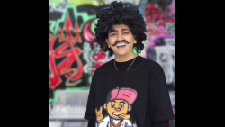 طنز سرنا  پول گرفتن از عابر با...