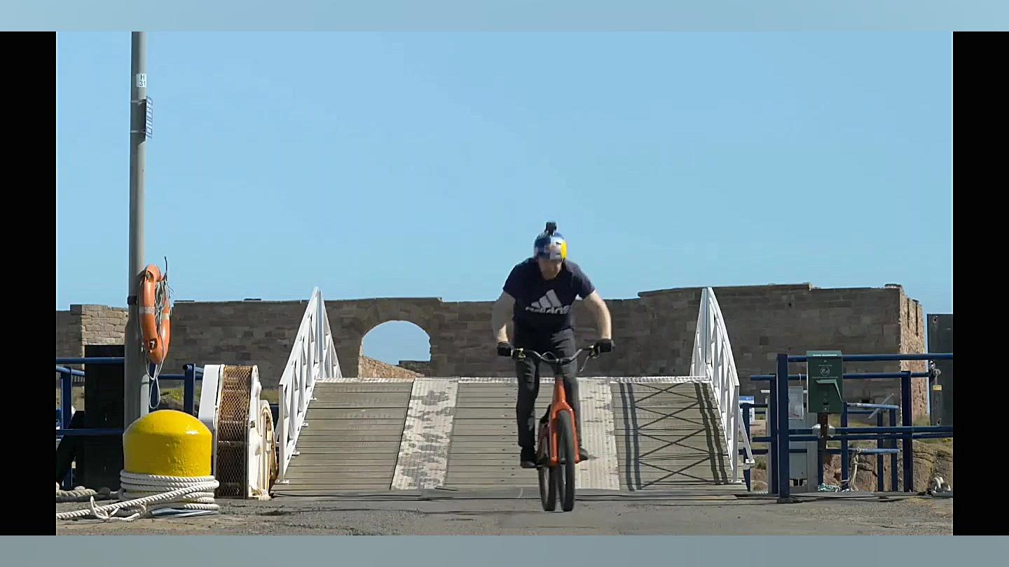 فیلم دوچرخه سواری تریال استریت  Welcome to the family  از Danny Macaskill زمان218ثانیه