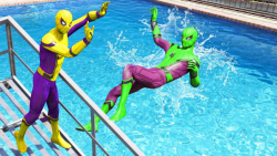 پرت شدن در آب مرد عنکبوتی زرد و سبز ، چالش بین مرد های عنکبوتی در بازی GTA 5