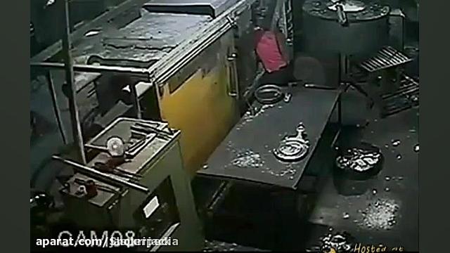 ایمنی کار با ماشین آلات صنعتی - دستگاه تزریق پلاستیک جوانسازی پوست