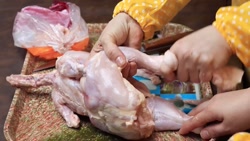 نحوه پوست کردن مرغ،جدا کردن اس...