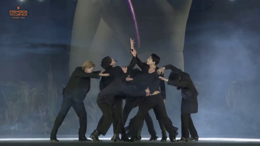 BTS - BST ~ Fake Love کنسرت2022 بی تی اس «PTD on Stage» در سئول روز اول 1080p کاشت ابرو