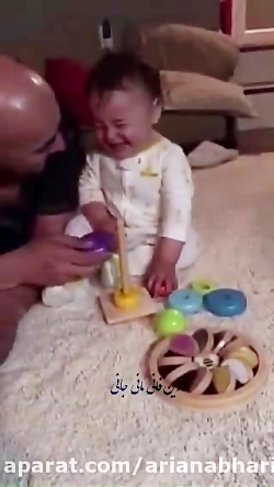 بچه الکی خوش خنده